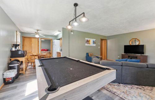 8BR 5BA Huge Dog Friendly Log Cabin near Wisconsin Dells and Lake sleeps 25plus - Foto 41