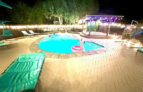 Half ACRE Lux Pool SPA with FIREPIT ARCADE Grill Sleeps 40 - Foto 31