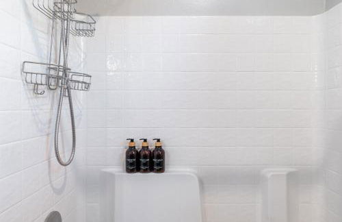 Spacious 4BR Home With BBQ, Near Sequoia & Fresno - Photo 12