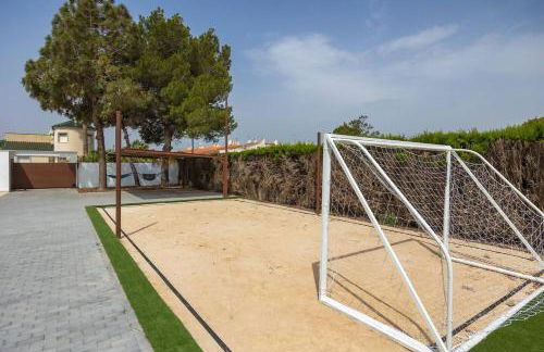 Villa única con piscina, perfecta para familias - Foto 48