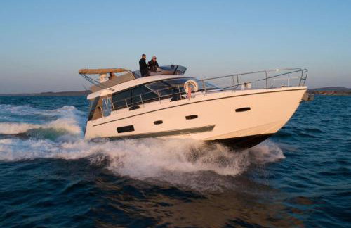 2BR Heated Yacht, Lymington Centre, Beautiful View - Photo 16