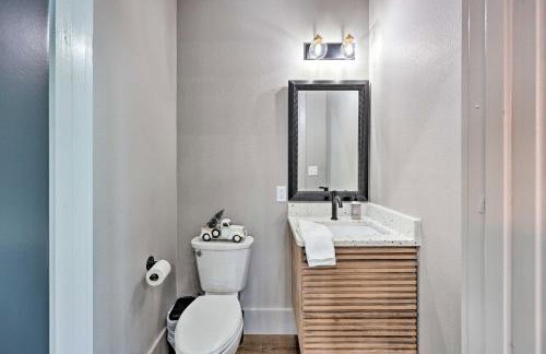 Lavish Riverfront Escape with Gas Grill! - Foto 33