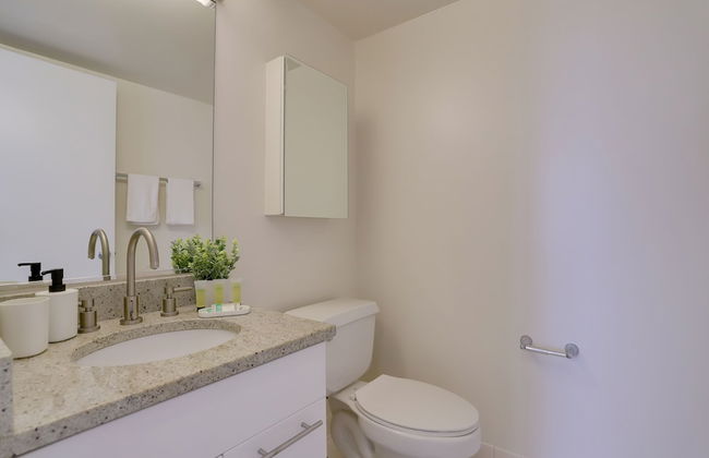 Gorgeous Apt with Rooftop City View - Photo 6