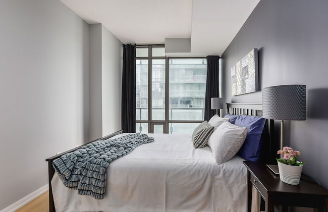 Quickstay - Luxurious 2-Bedroom Condo, Heart Of Toronto - Photo 6