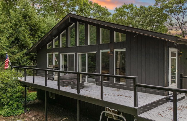 The Evergreen Escape by Avantstay Modern Cabin w Volleyball Court Hot Tub - Foto 52