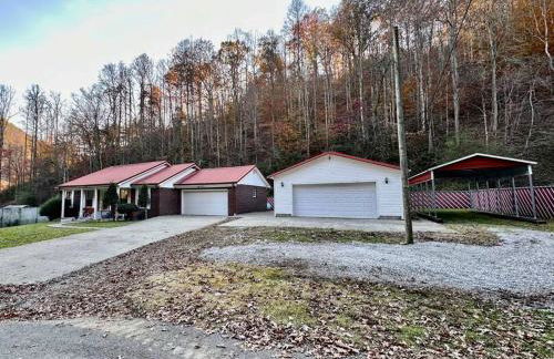 Buffalo Playhouse with game room - Photo 40
