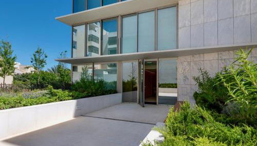 Bayline - Beachfront Bliss & Spa by Bedzy - Photo 4