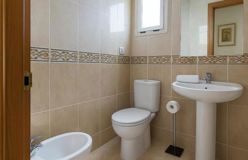 Apartamento con piscina de verano e invierno - Photo 14