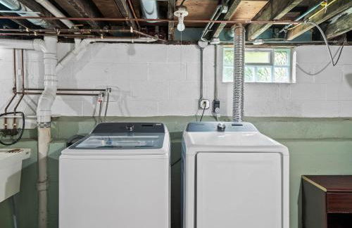 Entire Duplex w Historic District and Sleeps 12 - Foto 42