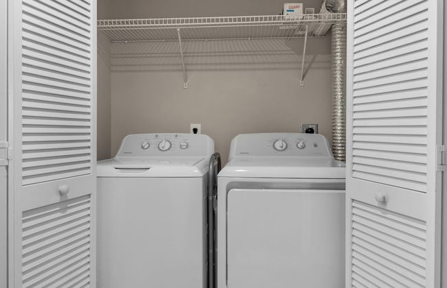 Spacious 2BR Condo w/ Partial Gulf Views, Pool, Across the Street From Beach! - Foto 23