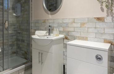 The Slipway Cabins with Hottub - Foto 12