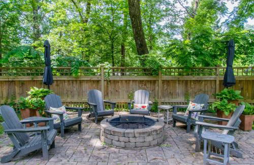 Historic 4BR Colonial with Pool Table and Fire Pit - Foto 2