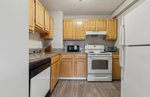 Legacy at Imperial Village 704 I 1 Bed 1 Bath - Foto 10