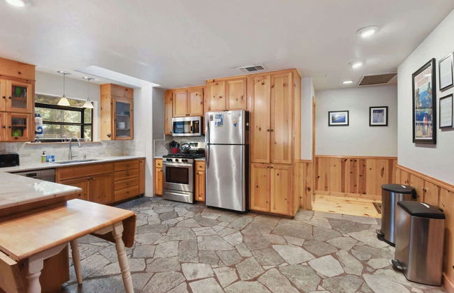 Elm Street Getaway Sleeps 8! - Foto 8