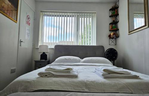 Willow Retreat - House in Burbage- Sleeps2- Garden - Photo 8