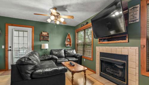 Walk to Lake Lampe Cabin with Fireplace and Deck! - Foto 3