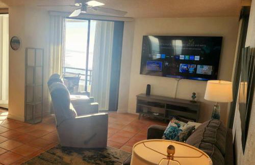 Coastline Penthouse Condo - Foto 1