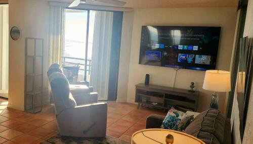 Coastline Penthouse Condo - Foto 1