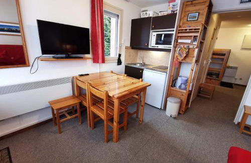 Studio Cabine au Calme, Proche des Pistes et du Centre, Balcon, TV - FR-1-771-68 - Foto 10