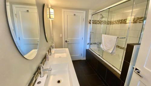 Modern 6 bedroom retreat, stunning lake views, close to village! - Foto 3