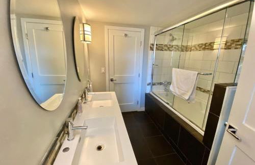 Modern 6 bedroom retreat, stunning lake views, close to village! - Foto 3