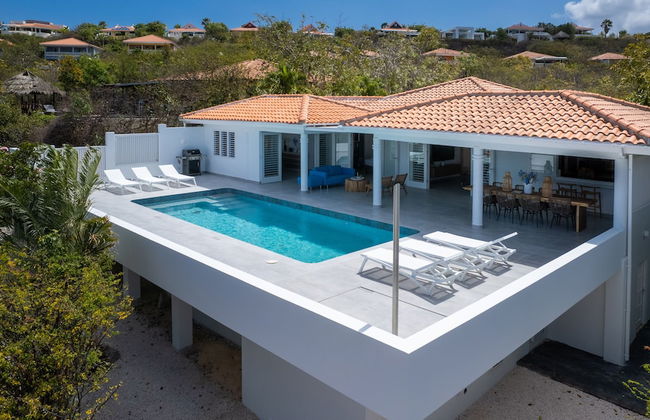 Coral Estate Holidays - Photo 3