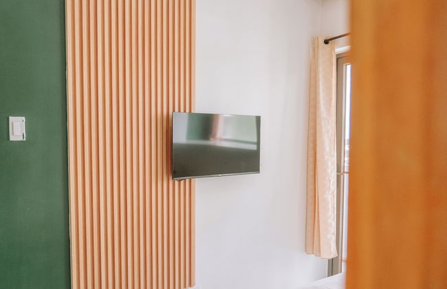 Sleek & Stylish Urban Loft - Photo 7