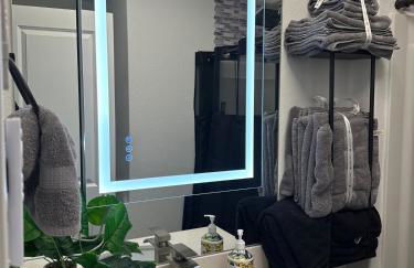 Cozy Stay with Pool Relax with Easy Access to Highway - Foto 9