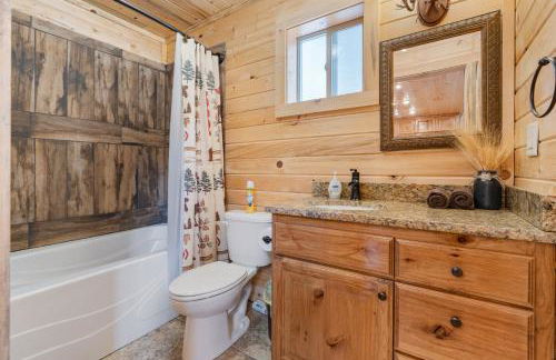 Rustic Retreat, Sleeps 20, Epic Game Room, Hot Tub, 20min to Yellowstone - Foto 22