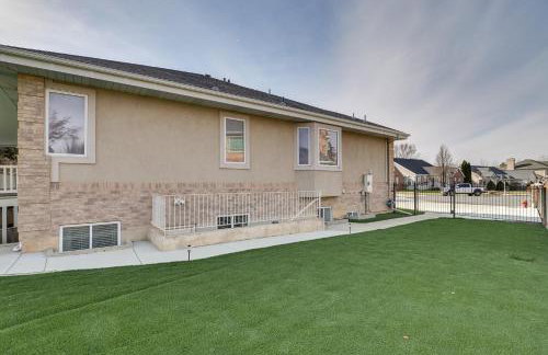 Stunning Peak Views Near Utah Lake! Cozy Getaway - Photo 2