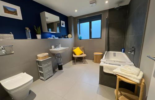 River Vista Retreat - Luxury duplex Apt - Views - Parking - Cycle storage - Spa access option - Foto 3