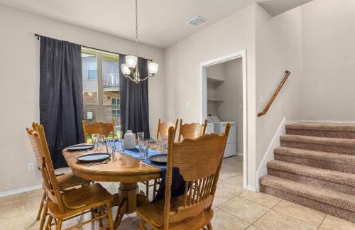 NEW 12 Bd Temple House, up to 14 PPL, Perfect for Families, Contractors, Large Groups, In Home Theatre, Arcade, Billiards - Professionally Managed By Stay Albatross Furnished Rentals - Foto 15