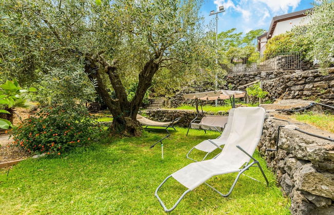 Charming Villa With Pool and Panoramic Surroundings - Photo 28