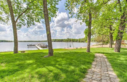 Clearwater Lake Getaway with Shared Pool and Boat Dock - Foto 1