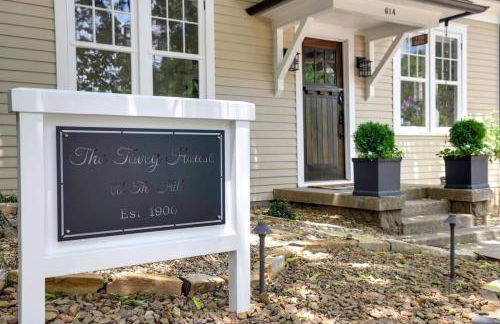 Tovey House-Walk to Downtown and Campus - Photo 2