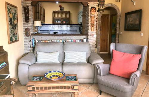 Marvellous Malaga Mediterranean and Mountain Views - Photo 16