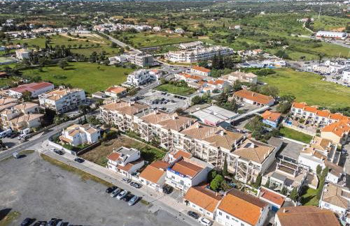 Bright 3-BR in Guia with Shared Pool by Lisbeyond - Foto 6