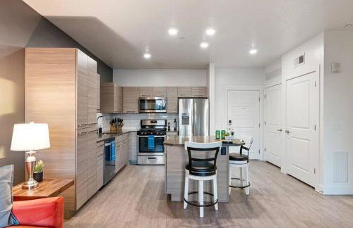 Lux Apt -PoolHotTubGymPrkg-View! - Foto 12