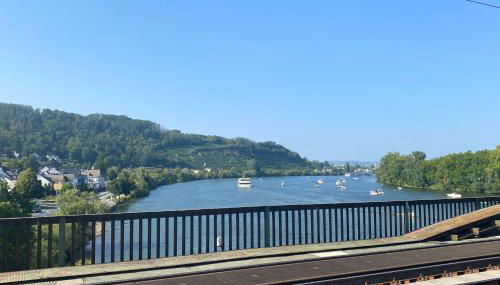 2 Schlafzimmer Wohnung mit Balkon und privatem Stellplatz unmittelbar an der Mosel für bis zu 8 Gäste - Foto 3