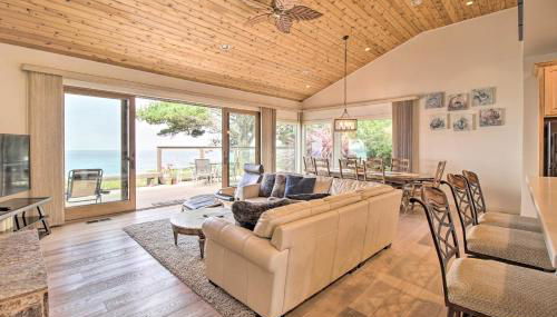 Oceanfront Point Arena House with Lovely Deck! - Foto 5