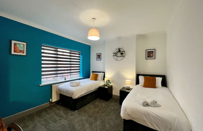 Bramhall House - Photo 3