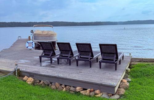 Lakefront Home with Hot Tub and Dock in Cross Hill! - Foto 39