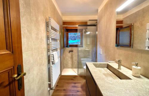 Exclusive Central Chalet, 5 min Sky Slopes, Garage - Foto 10