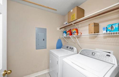 Modern Montrose 2BR Townhome Sleeps 10 with Gated Parking - Foto 7