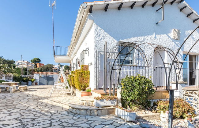 Serene Villa in Lloret de Mar With Private Swimming Pool - Photo 25