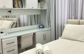 Apto charmoso, com ar, localização privilegiada - Foto 23