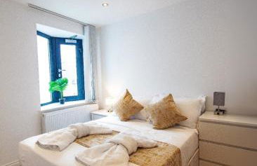 2 Bedroom, 2 Bathroom Apartment with Balcony in Hoxton, Zone 1, Sleeps 6 - Foto 4