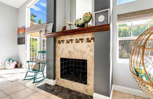 South Florida Spacious Oasis 4BR Retreat with 2 King Beds, Amazing Pool, near Beaches - Photo 46