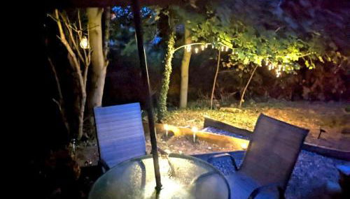 Cosy and secluded brook-side lodge - Foto 2, Garden, Garden view