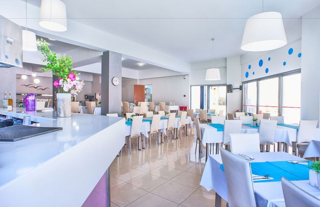 Sunrise Village Hotel - Photo 28